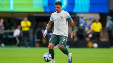 فرنانديز لاعب تشيلسي ينبه إلى تأثير الحرارة في كأس العالم للأندية.