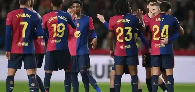 هانسي فليك يتدخل لمنع بيع نجم برشلونة
