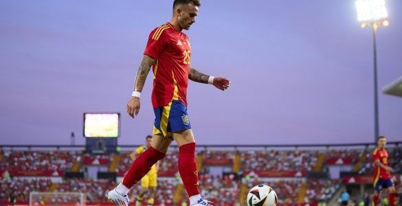نجم البوندسليغا بديلاً للاعب وسط برشلونة في تشكيلة إسبانيا